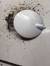 COMMANDER 2006 Fuel Filler Door 1140498 - $796.70 MXN