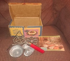 Nordic Ware  Vintage Double Rosette and Timbale Iron 4 Molds with Box Nice - $32.71