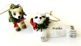 2 Alaska Animal Christmas Ornaments Polar Bear &amp; Baby Seal with Holiday Wreaths - £12.99 GBP