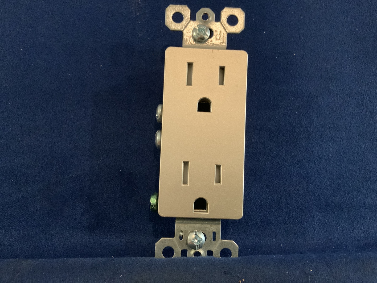 (NEW) Pass &amp; Seymour DECOR RECEPTACLE, 15A DUPLEX 125V GROUNDED, TITANIUM - $3.59