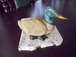Duck Paperweight quarz/Jade/Stone Sculpture Sitting on Stone - €68,45 EUR