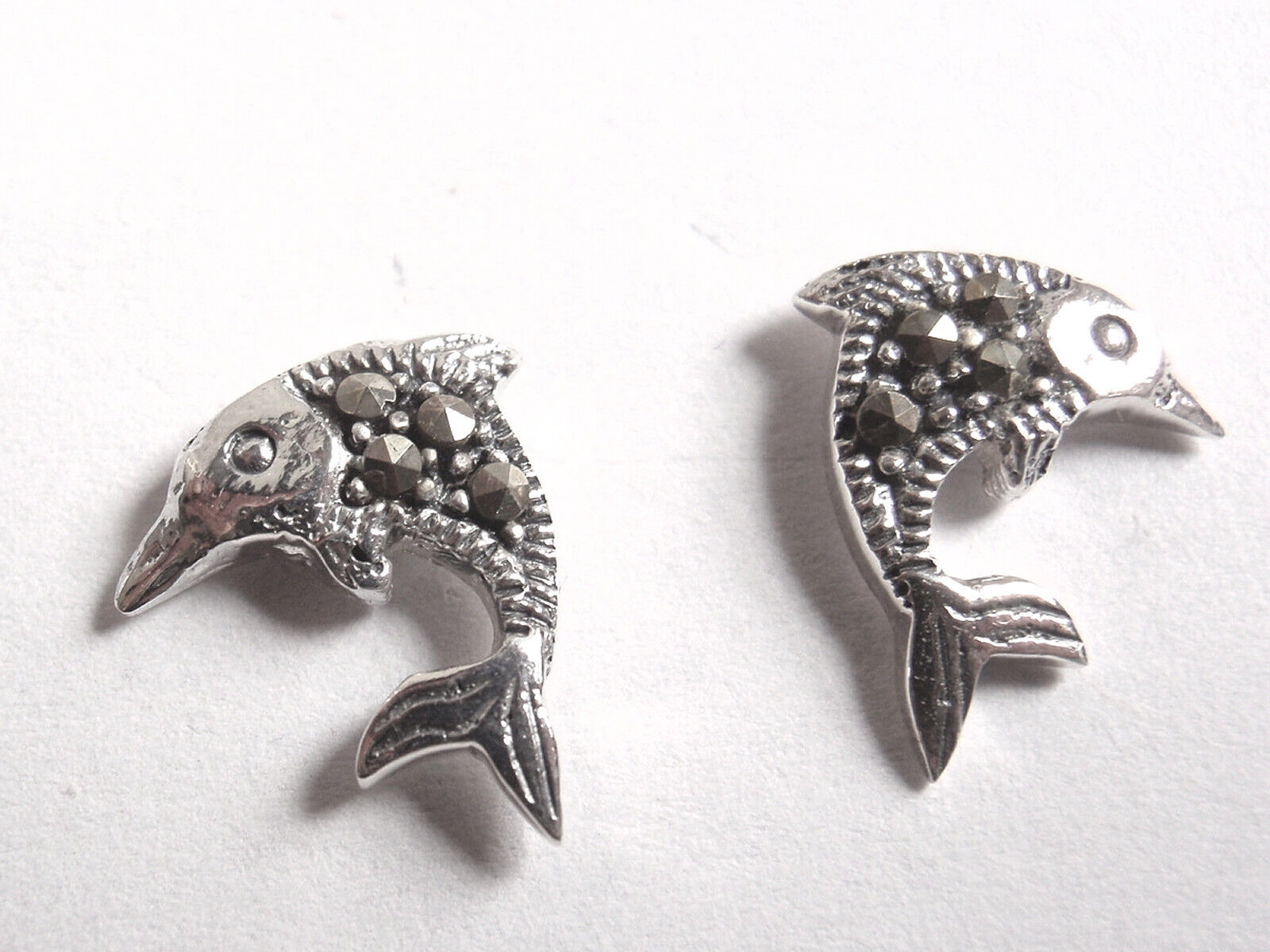 Leaping Dolphin 925 Sterling Silver Marcasite Stud Earrings - £11.48 GBP