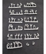(50) Vintage Warhammer 40k Metal Miniature Head Bits And Pieces - $67.11 CAD