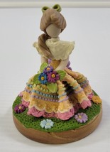 MM) Vintage Faceless Polymer Clay Doll Figurine on Wood Base Dominican R... - $221.25 MXN