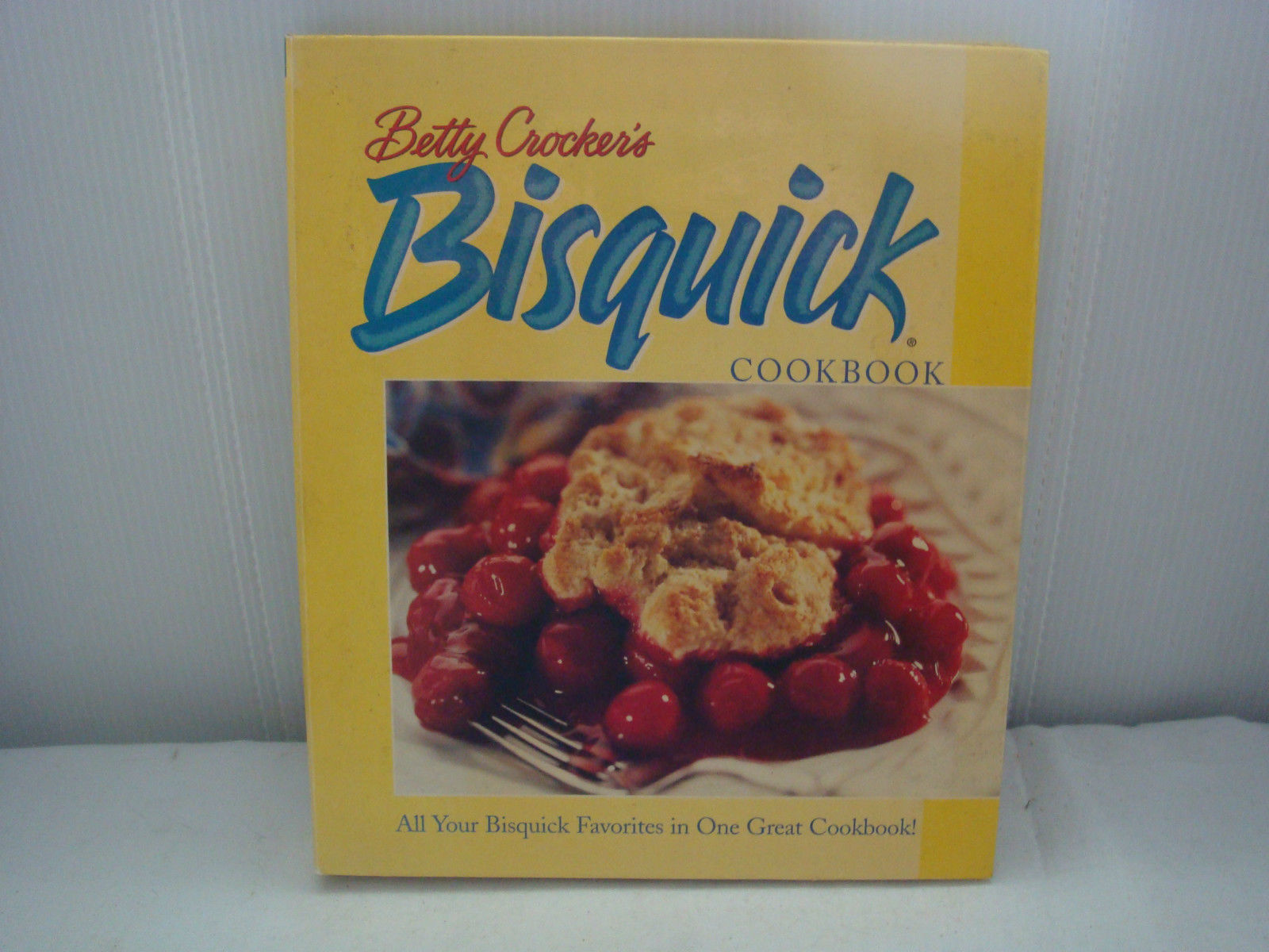 BETTY CROCKER&#39;S BISQUICK COOKBOOK - ALL YOUR BISQUICK FAVORITES IN ONE C... - $9.53