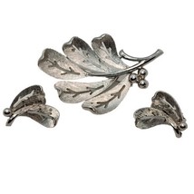 Vintage Furled Leaf Silver Tone Textured Brooch Pin 2&quot; and Clip Earrings 1&quot; - £15.46 GBP