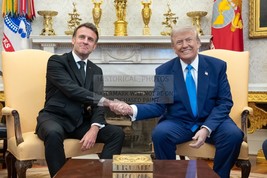 PRESIDENT DONALD TRUMP AND EMMANUEL MACRON FRANCE PM SHAKING HANDS 4X6 P... - £7.09 GBP