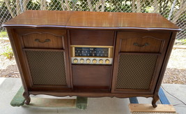 Magnificent Magnavox 1ST664S Am/Fm Stereo w/ Turntable 6L6 Tube Cherry C... - £700.96 GBP