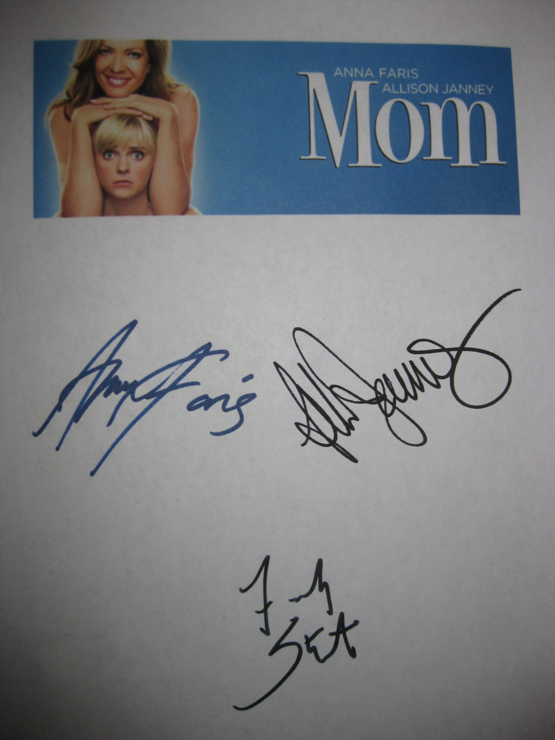 Primary image for Mom signed TV pilot script Screenplay X3 Autographs Anna Faris Allison Janney Fr