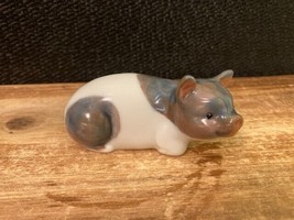 Beautiful Vintage Porcelain Pig Figurine 3&quot; - £5.07 GBP