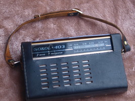 VINTAGE USSR SOVIET RUSSIAN  AM LW PORTABLE RADIO SOKOL 403 IN LEATHER CASE - £29.97 GBP
