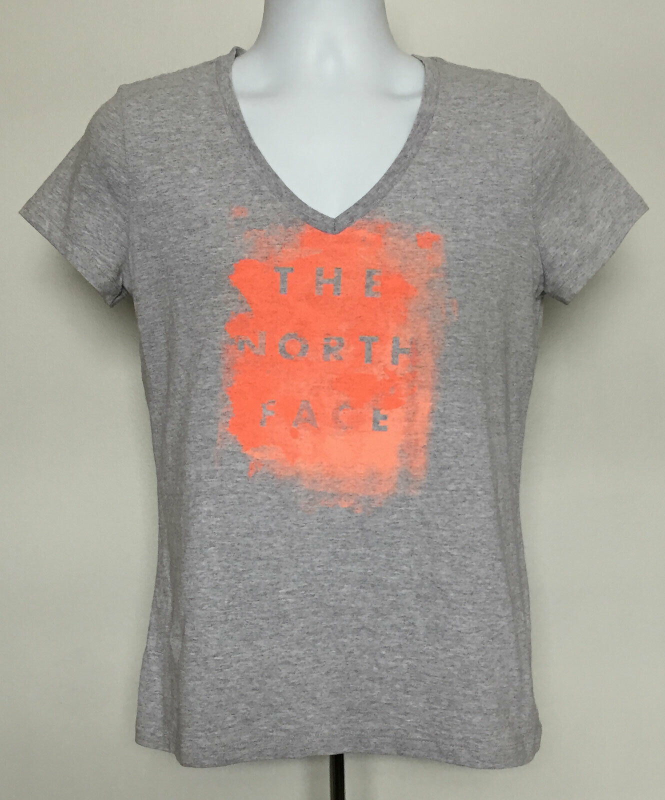 Womens The North face V Neck t shirt medium classic fit orange paint ball logo - $23.71