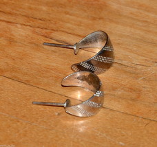 vintage gold hoop pierced earrings - $1.97