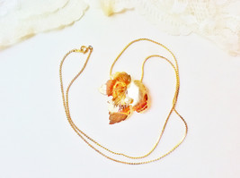 Gold Maple Leaf &amp; Pearl Necklace Vintage Long Gold Plated Chain Pendant - $454.90 MXN