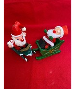 2 Vintage Santa Claus on a Wood Sled &amp; a Sleigh Russ Berrie &amp; Co Taiwan - $221.25 MXN