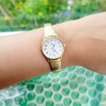 Vintage Timex Quartz Gold Classic Stretch Watch - £38.64 GBP