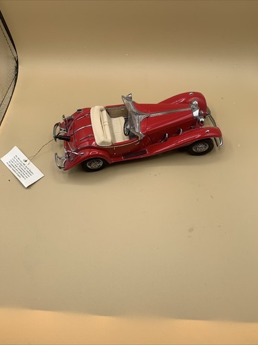A Franklin Mint 1/24 Scale Precision The 1936 Mercedes  500 K Roadster Missing Item image 9
