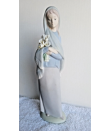 Lladro &quot;Girl with Flowers #4650 Girl in Scarf Holding Calla Lilly 9&quot; Ret... - $43.00