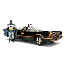 Batman (1966) Batmobile 1:24 w/Batman &amp; Robin - £51.28 GBP