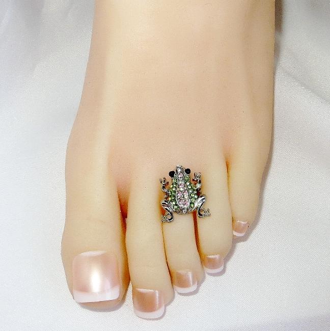 Frog toe ring top