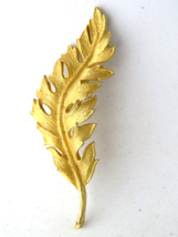 CORO 1961 Vintage Gold Tone Florentine Leaf Brooch Pin 3&quot; - $11.40