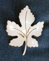 Elegant Engraved White Enamel Gold-tone Maple Leaf Brooch 1960s vintage 2&quot; - £11.67 GBP