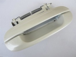 OEM Cadillac CTS DTS Passenger&#39;s Side Front Door Handle Exterior White Diamond - £15.71 GBP