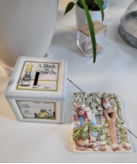 BABY DECOR Beatrix Potter 1995 Light Plate &amp; &quot;A Block to Grow On&quot; 1998 Bank - $562.10 MXN