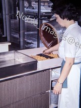 1964 Sears Employee Making Caramel Corn Counter Chicago Ektachrome 35mm Slide - £4.28 GBP