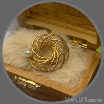 Gold Tone Brooch Pin Faux Pearl Nest Wreath Style Round Vintage Pin - £6.26 GBP