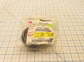 Toyota 81139-06050 Rubber Cover Seal for Headlight Bulb Socket Factory S... - €25,72 EUR