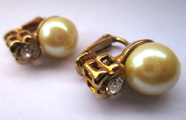Avon Faux Pearl and Rhinestone Clip-on Earrings Gold Tone Vintage Signed 5/8&quot; - £7.56 GBP