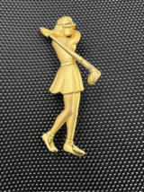 Vintage JJ Jonette Gold Tone Woman Golfing Golf Swing Pin Brooch Lady - £10.24 GBP