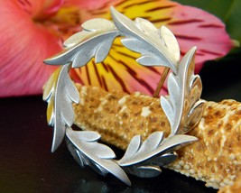 Vintage Sterling Silver Wreath Brooch Pin Leaves DCE Curtis Signed - £15.94 GBP