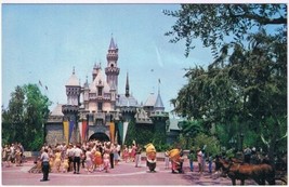 Postcard Disneyland Sleeping Beauty Castle - £1.71 GBP