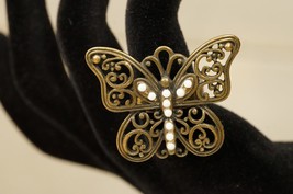 Costume Jewelry Ring Brass Filigree Butterfly Ring White Glass Insets Size 6 - £16.61 GBP
