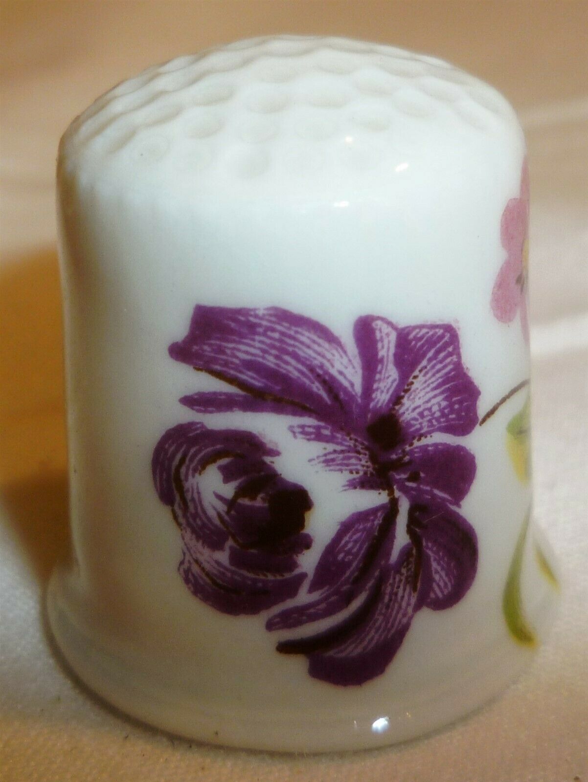 CHARMING PORCELAIN THIMBLE HANDPAINTED VIOLETS FLOWER - $4.00