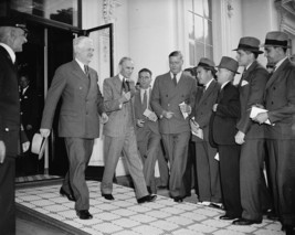 Henry Ford leaves White House after meeting President Roosevelt Photo Print - £6.93 GBP+