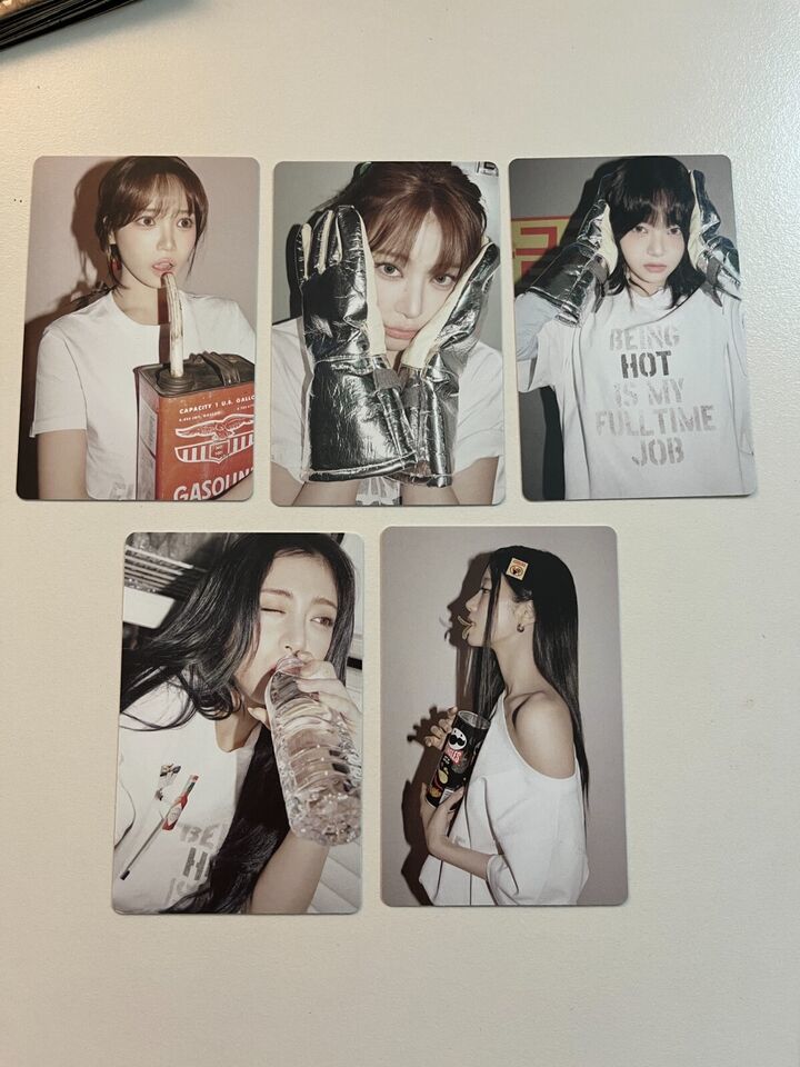 LE SSERAFIM Official Photocard [ HOT ] Weverse Album Kpop Photocard A Ve... - $3.00+