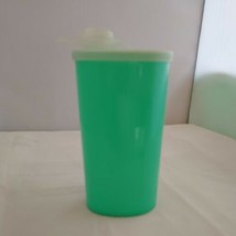 Tupperware Sweet Saver 640-5 White Flip Top Spout 16 oz green jar/cup USA VTG - £7.77 GBP