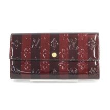 LOUIS VUITTON Vernis Portefeuille Sarah Amaranth Rayeur Long Wallet M91715 - $4,265.50 MXN