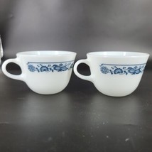 Vintage Pyrex Tea Coffee Cups 2 pc Old Town Blue Onion  Milk Glass  - £8.96 GBP