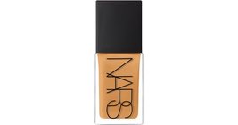 Fondotinta illuminante Nars Light Reflecting per un look colore naturale VANUATU - $102.50