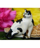 Vintage Cat Sitting Brooch Pin Enamel Black White Rhinestone Eyes - £15.94 GBP