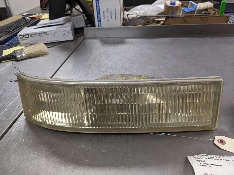 Left Turn Signal Assembly For 95-05 GMC Safari  4.3 16520249 - $34.60