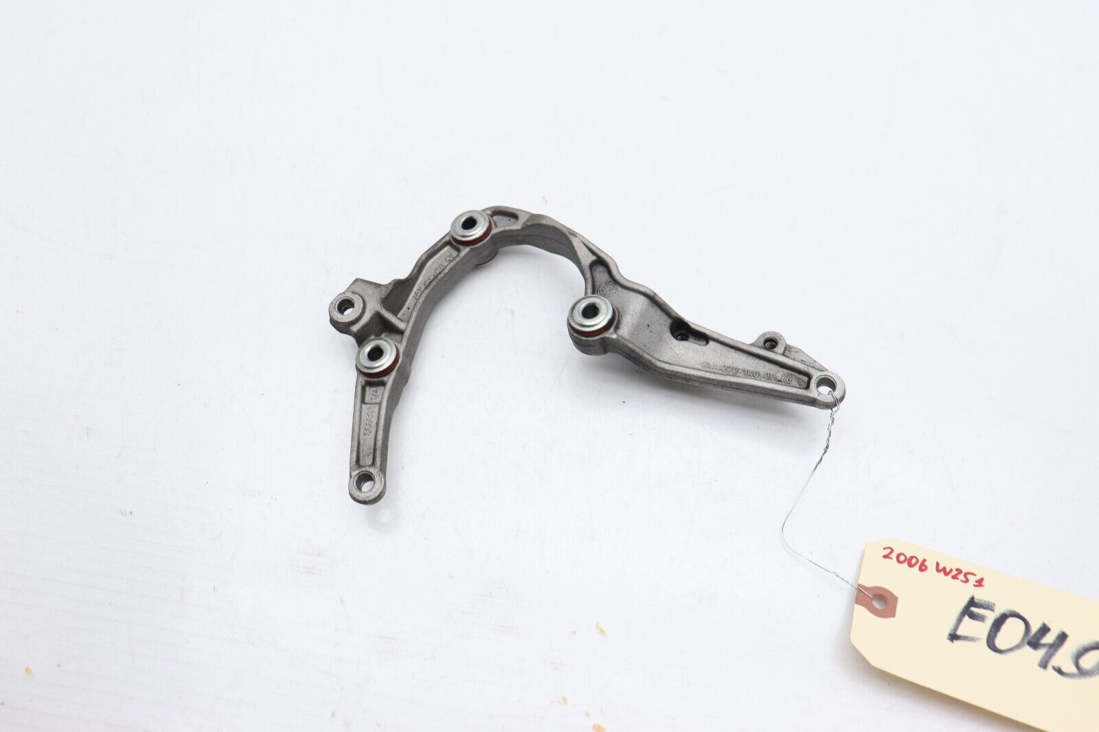 06-12 MERCEDES-BENZ W251 R350 AIR PUMP BRACKET E0494 - $42.96