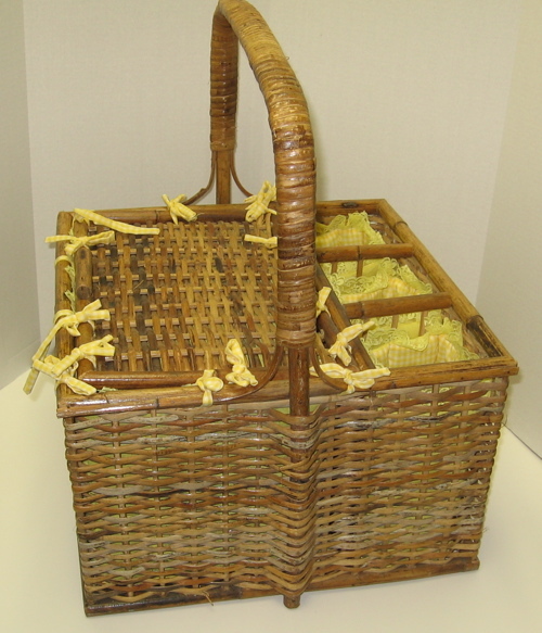 Gorgeous Large Lined Picnic/Baby/Wedding Shower Basket - £25.35 GBP