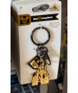 Walt Disney World Castle Shiny Gold Color Keychain NEW - £18.02 GBP