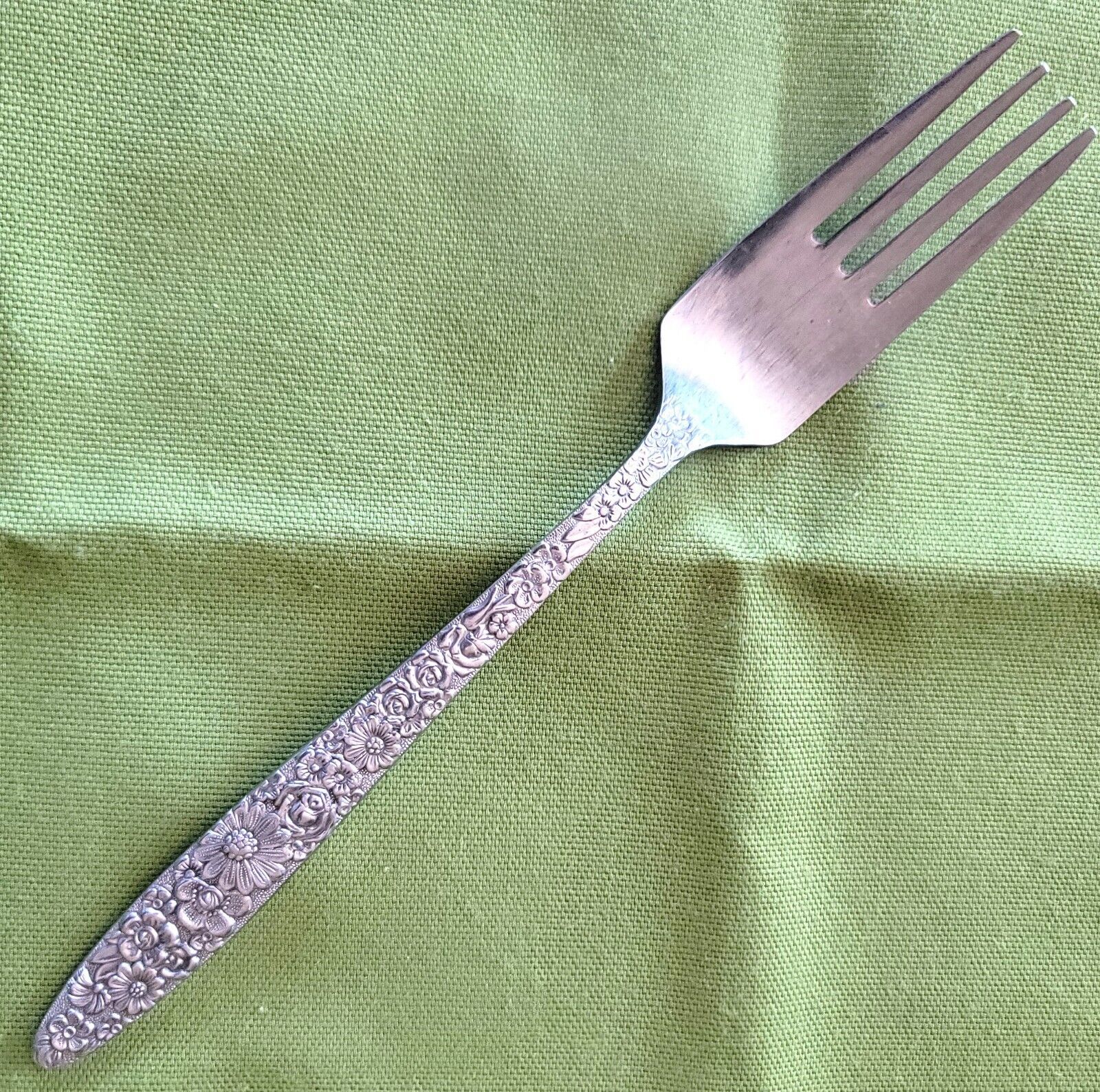Dinner Fork Stainless Spring Garden Glossy Floral Textured Unknown Mfg. ... - £4.46 GBP