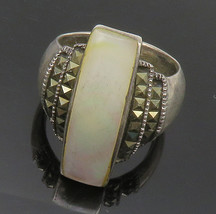 925 Silver - Vintage Mother Of Pearl &amp; Marcasite Cocktail Ring Sz 8 - RG15099 - £36.12 GBP